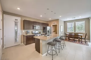 Photo #3: 2428395 Listing