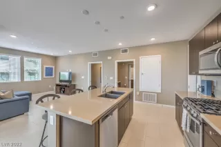 Photo #5: 2428395 Listing