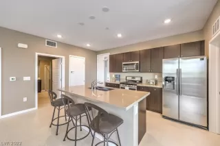 Photo #6: 2428395 Listing