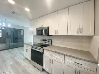 Photo #3: 2428417 Listing