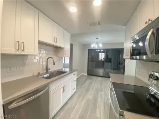 Photo #4: 2428417 Listing