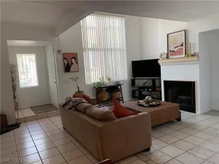 Photo #5: 2428429 Listing