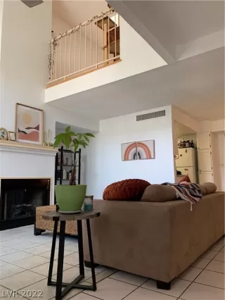 Photo #6: 2428429 Listing