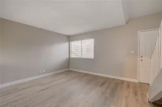 Photo #3: 2428470 Listing 