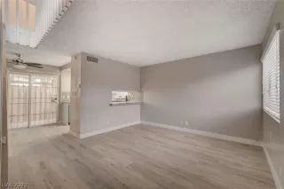 Photo #4: 2428470 Listing 