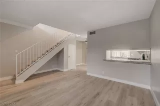 Photo #5: 2428470 Listing 