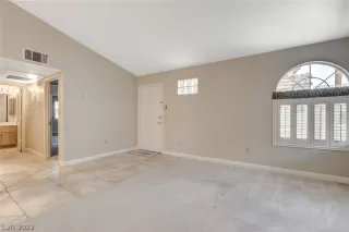 Photo #5: 2428471 Listing