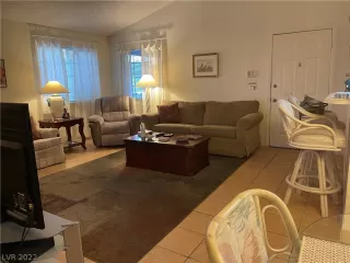 Photo #4: 2428472 Listing 