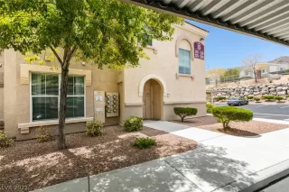 Photo #6: 2428557 Listing