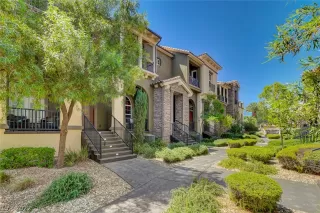 Photo #2: 2428622 Listing