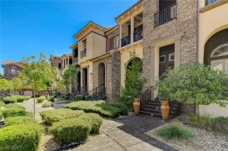 Photo #3: 2428622 Listing