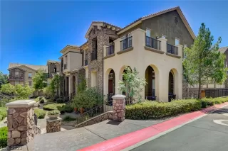 Photo #4: 2428622 Listing