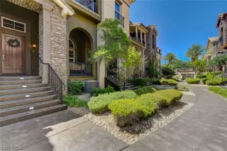 Photo #5: 2428622 Listing