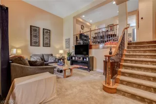 Photo #6: 2428622 Listing