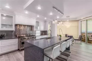 Photo #2: 2428634 Listing 