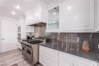 Photo #4: 2428634 Listing 