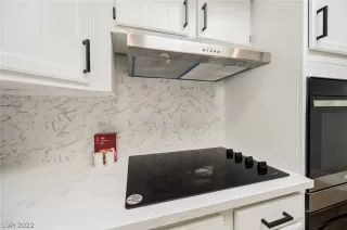 Photo #5: 2428650 Listing