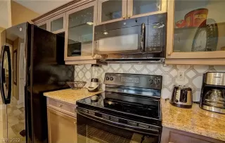 Photo #5: 2428678 Listing 