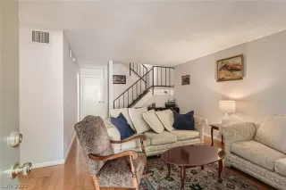 Photo #3: 2428683 Listing 