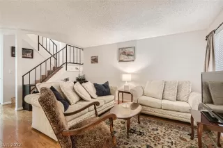 Photo #4: 2428683 Listing 