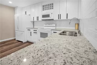 Photo #2: 2428688 Listing 