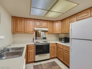 Photo #3: 2428753 Listing