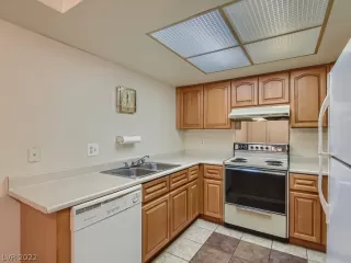 Photo #4: 2428753 Listing