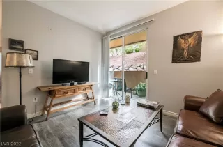 Photo #4: 2428761 Listing