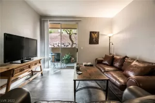 Photo #5: 2428761 Listing