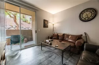 Photo #6: 2428761 Listing