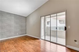 Photo #3: 2428790 Listing