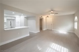 Photo #3: 2428801 Listing