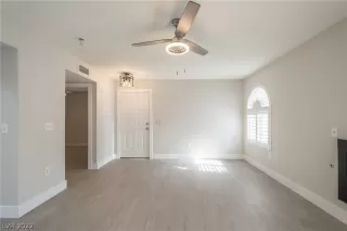 Photo #5: 2428801 Listing