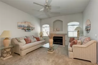 Photo #6: 2428802 Listing