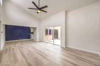 Photo #6: 2428807 Listing