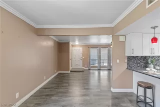 Photo #6: 2428898 Listing