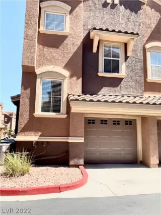 Photo #2: 2428921 Listing