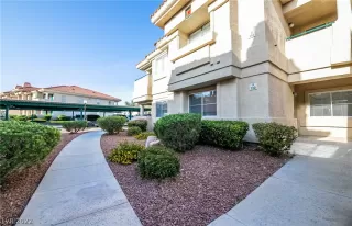 Photo #2: 2428933 Listing