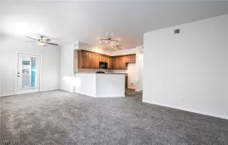 Photo #5: 2428933 Listing