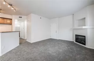 Photo #6: 2428933 Listing