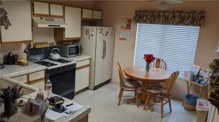 Photo #3: 2428947 Listing