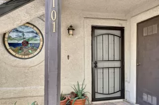 Photo #2: 2428957 Listing