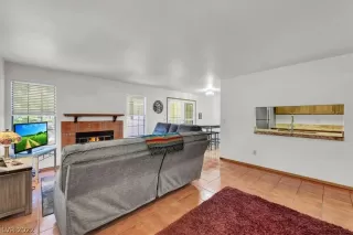 Photo #3: 2428957 Listing