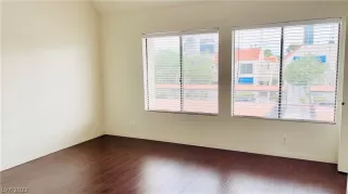 Photo #3: 2428963 Listing