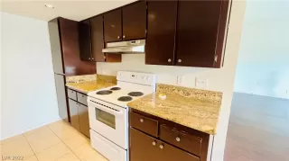 Photo #6: 2428963 Listing