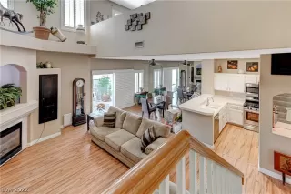 Photo #4: 2428971 Listing