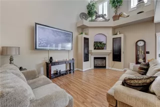 Photo #5: 2428971 Listing