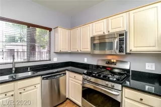 Photo #3: 2428972 Listing