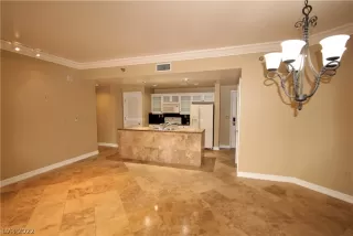 Photo #5: 2428996 Listing 