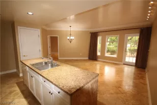 Photo #6: 2428996 Listing 